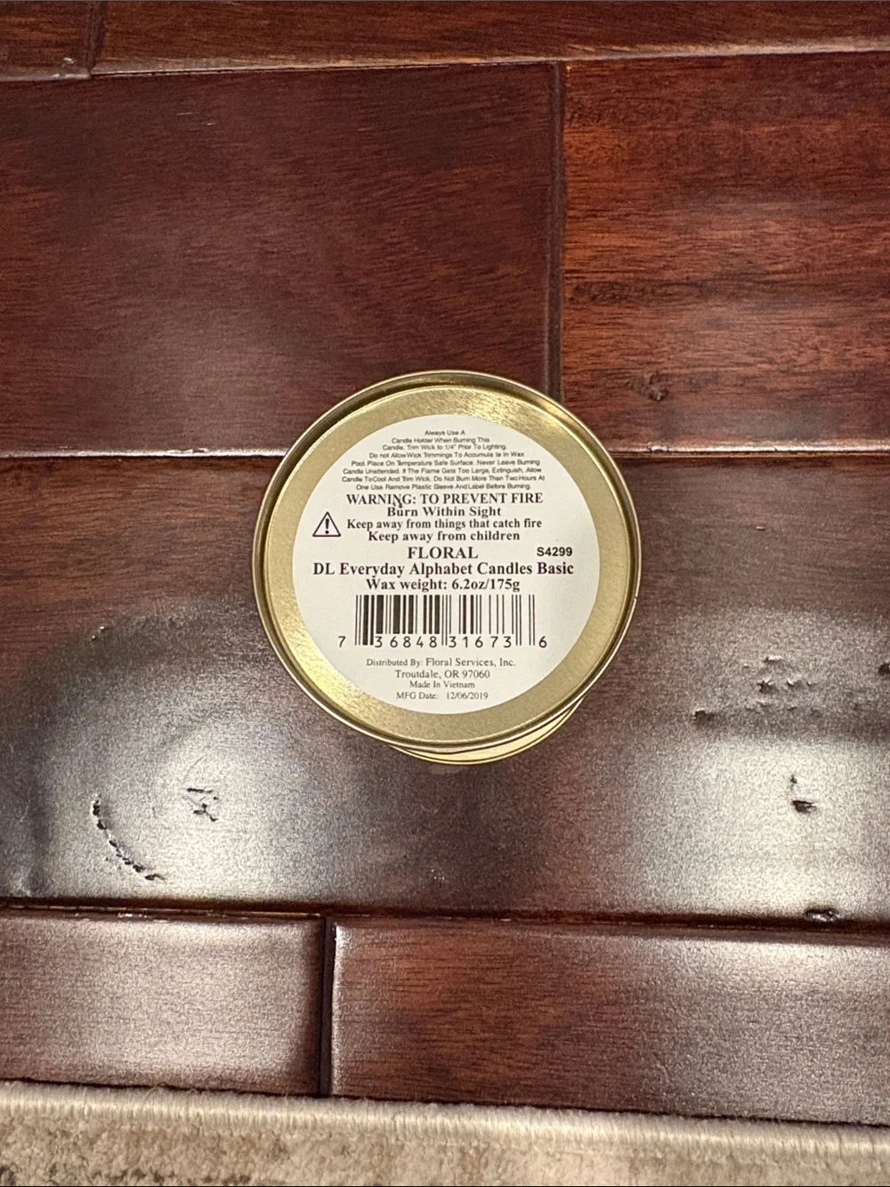 Debi Lily Grapefruit & Ginger Gold Candle